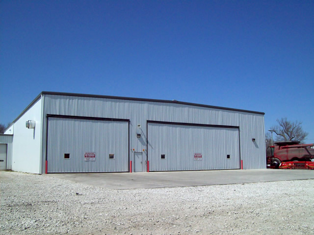 Two hydrualic doors on large machinery shed