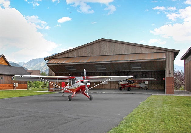 Most Alpine Airpark hangar homes had Schweiss doors installed on them
