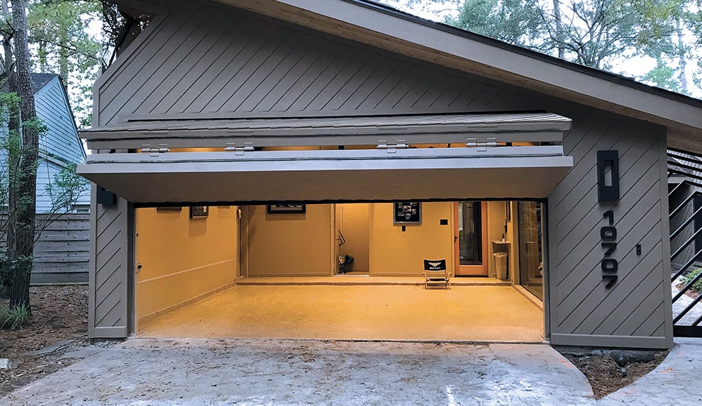 Schweiss bifold garage doors in Texas rides out hurricane