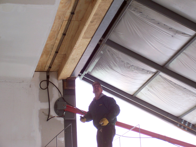 inside view of hydraulic hangar door