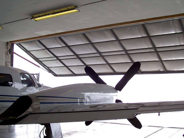 hydrualic door opening on aircraft hangar