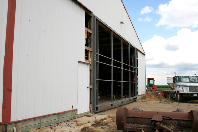 closed bydraulic door on county building endwall without sheeting