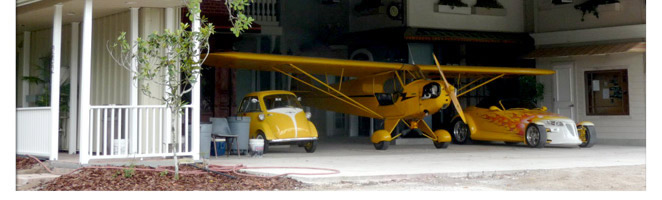unique hangar home's Schweiss Door in Geneva, Florida