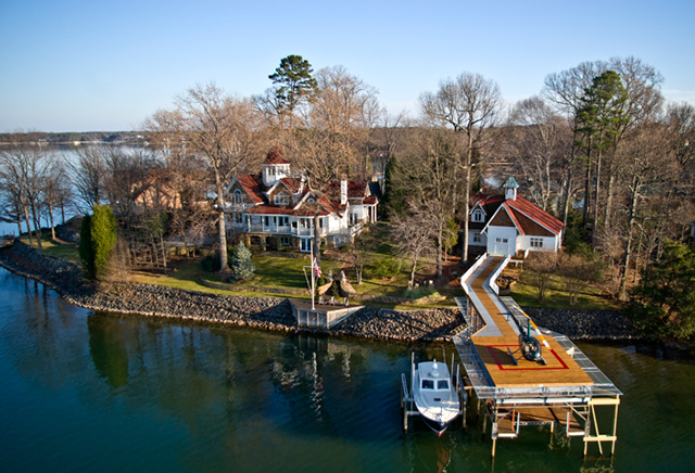 full view of Carriage House