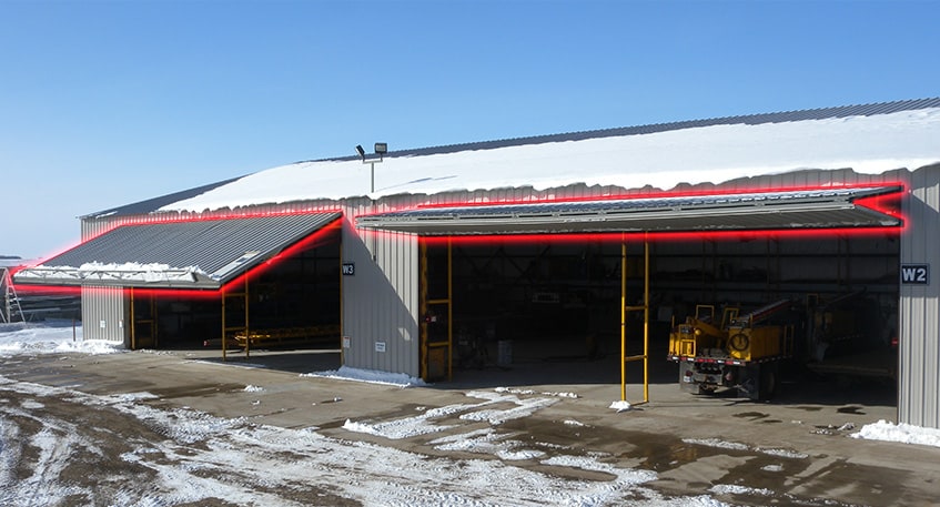 Diagram demonstrating the differences between how far hydraulic and bifold doors extend out when in the open position - hydraulic is full distance, bifold is half