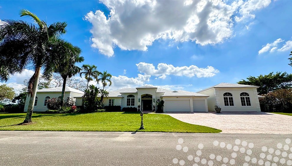 Wide shot of Frank Vital's home in Florida that incorporates a hidden Schweiss hydraulic door for usage of storing his RV in his garage in Fort Lauderdale