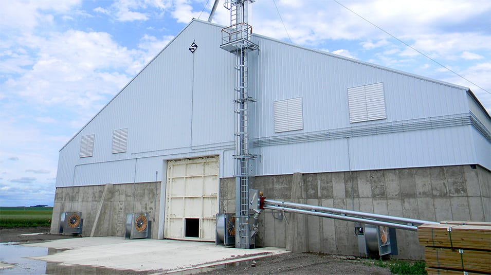 Schweiss hydraulic door fitted on feed storage building at Revier Cattle Company shown closed