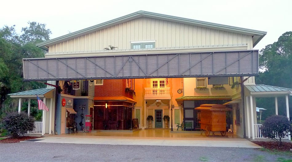 Unique Schweiss hydraulic door with full porch fitted on Shaw hangar home shown fully open