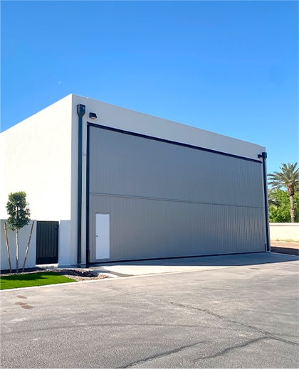 Schweiss bifold door fitted on hangar home in Stellar Airpark shown closed