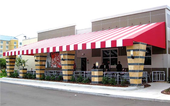 Wide angle view of TGI Fridays patio where Schweiss bifold doors are fitted