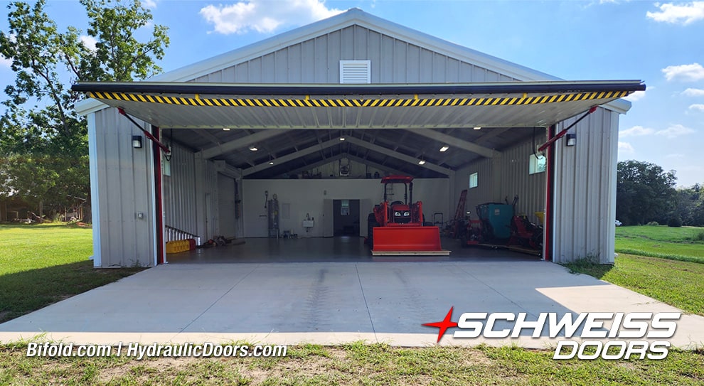 Exterior view of Schweiss hydraulic machine shed door installed by Ross Helwig shown open