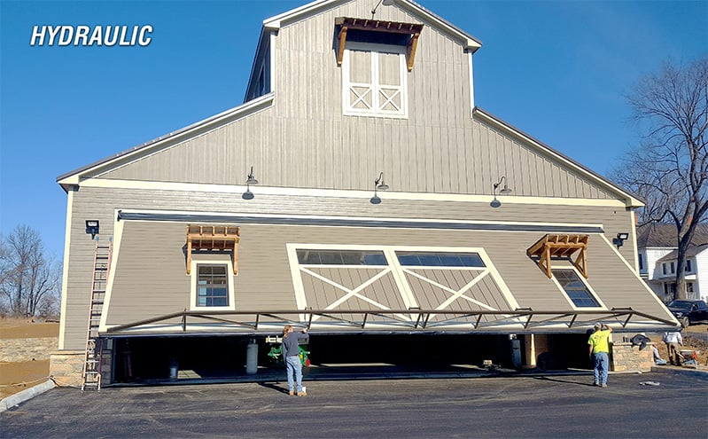 Schweiss hydraulic door installed on a barn style hangar