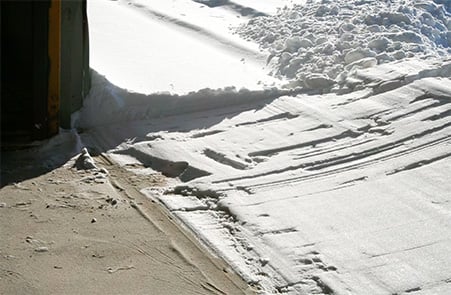 Hydraulic doors sweep snow away as door opening, can drag snow back in when closing