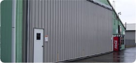 Hydraulic hangar door