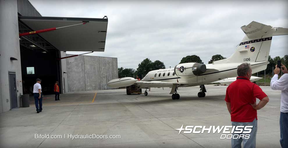 Schweiss Hydraulic Door with clearance for learjet