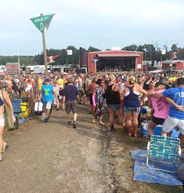 Crowds gather for top Country Entertainers 