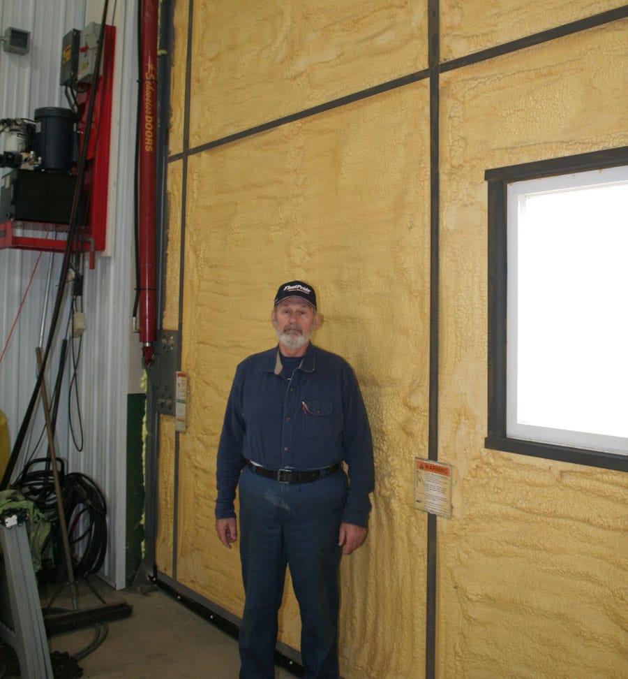 Large cylinders on insulated Schweiss hydraulic doors