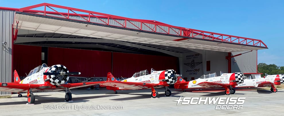 Schweiss Doors open 115 ft door for AeroShell Aerobatic team