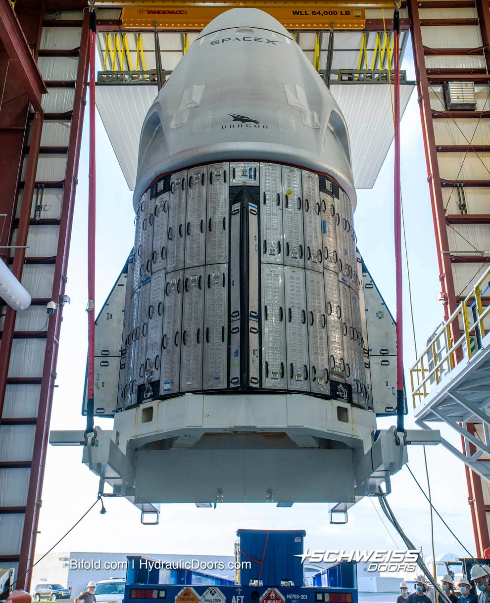 https://www.bifold.com/assets/photooftheday/schweiss-rocket-hangar-doors-in-cape-canaveral.jpg