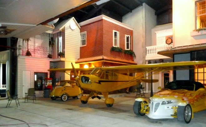 Hydraulic Lifting Porch | Schweiss Must See Photos  ... Interior of this one of a kind hangar / home