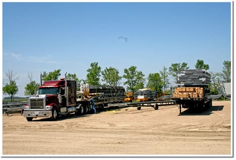 door loads - Trailer with Hydraulic Doors Loaded