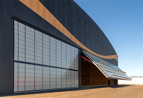 120ft One-Piece hydraulic Schweiss door with an external truss