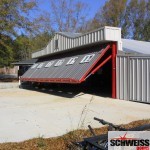 Big hydraulic door for a big machine shed