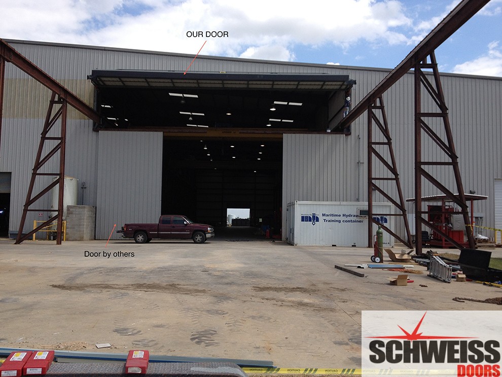 Schweiss hydraulic door for crane door use