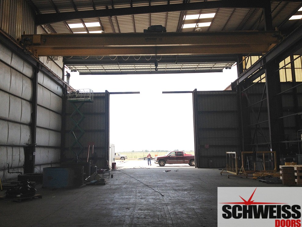 Hydraulic door with upper crane door