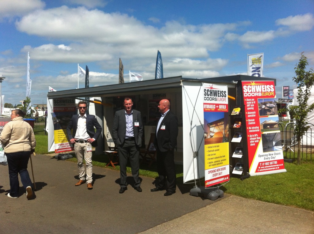 Schweiss Doors Europe attached a one piece Schweiss hydraulic door to the side of its show display trailer. The use of this container allows them to set up their display in a matter of minutes. 