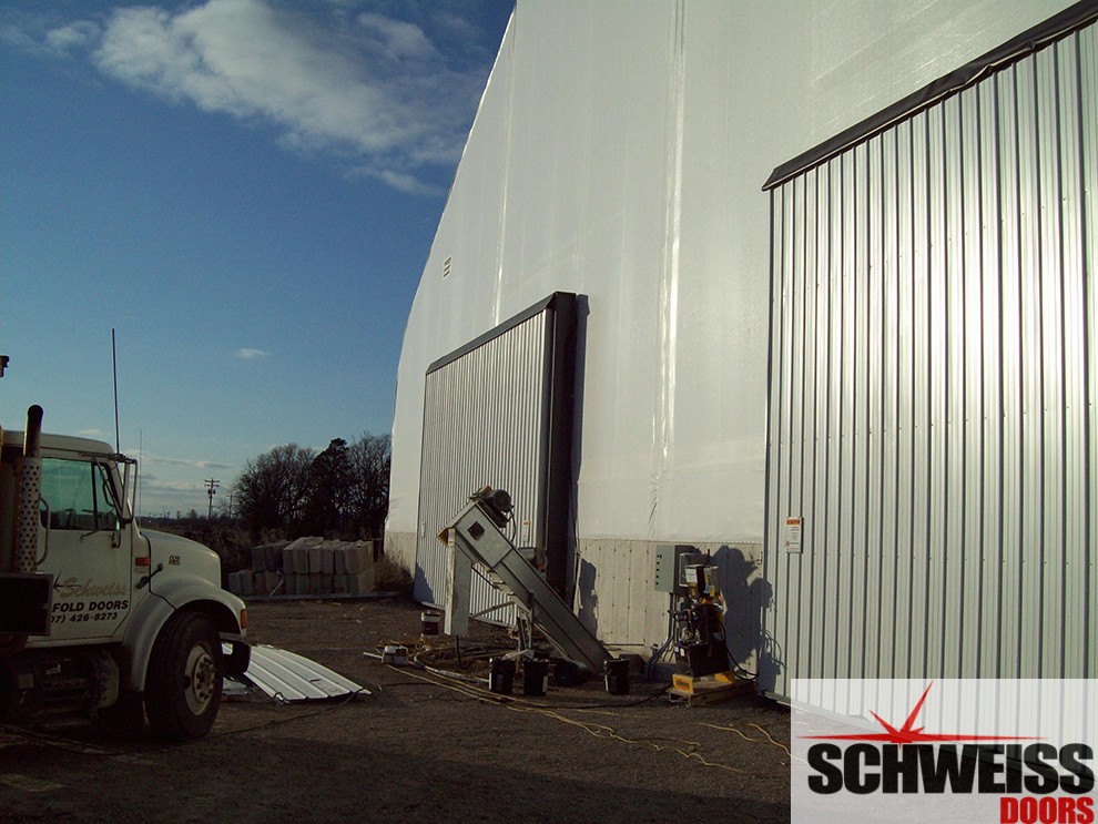 Hydraulic doors on the farm and ranch by Schweiss