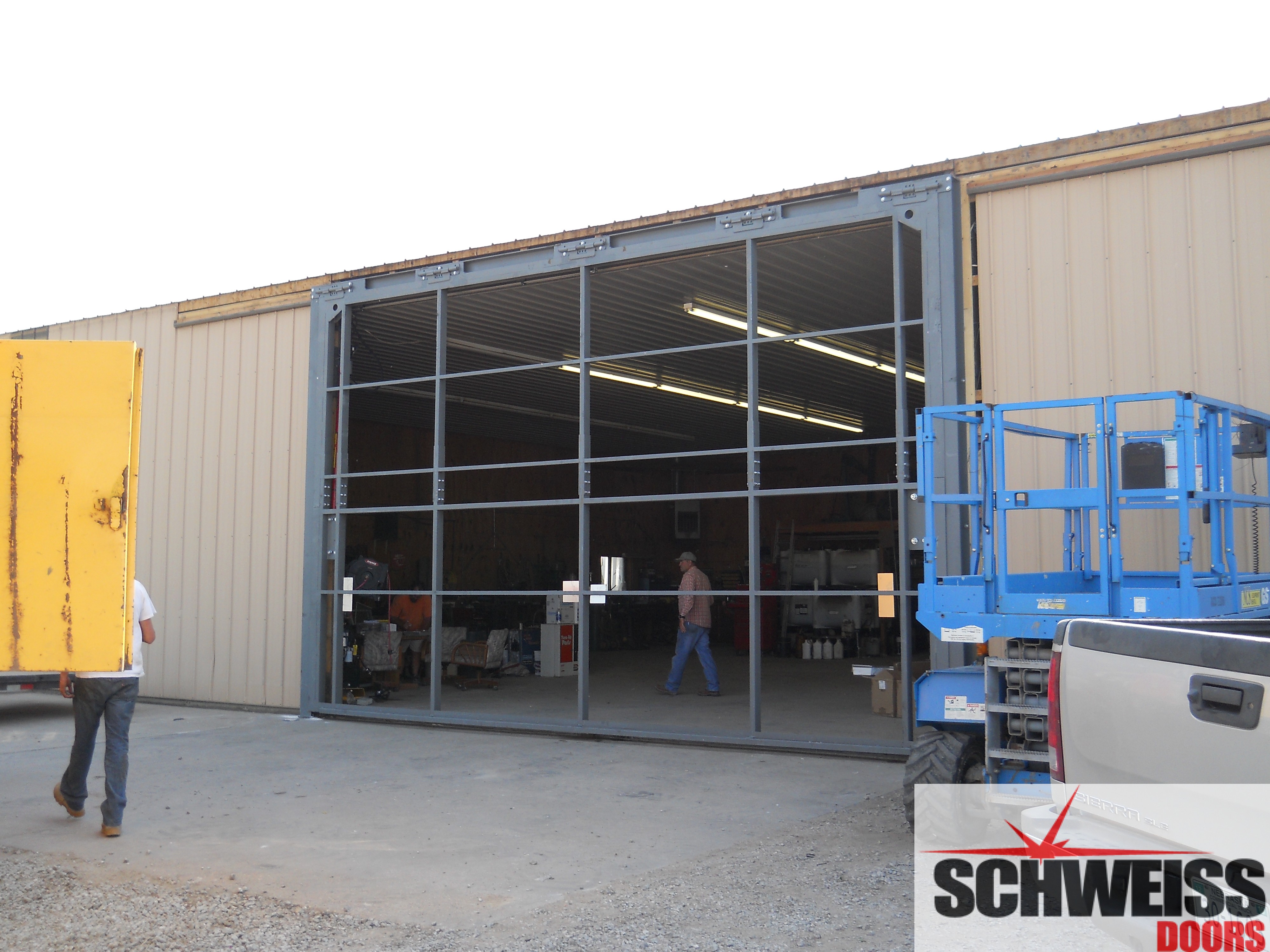 Strong hydraulic door framework in every Schweiss door