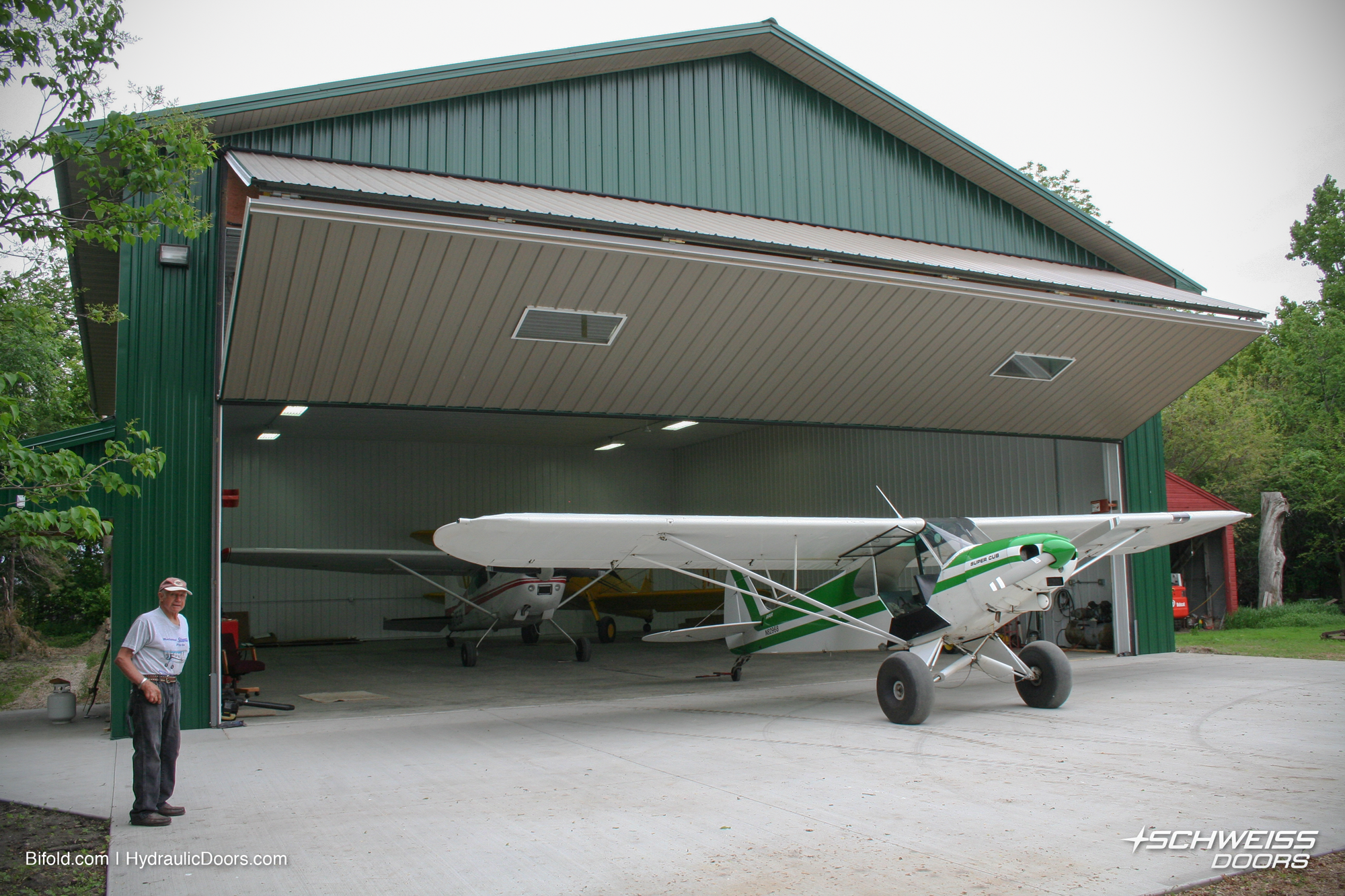 SuperCub's Schweiss Hangar Doors