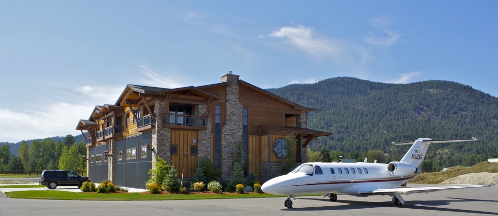 Airpark Hangar Home - Surrounded by the Mountains